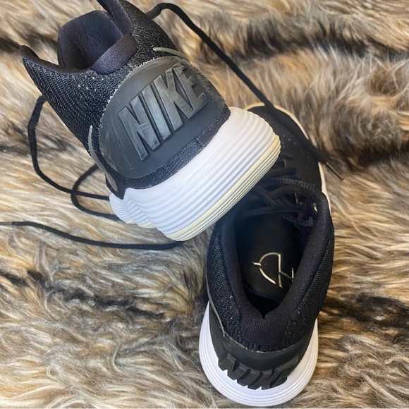 Nike Black & White Hyperdunk Shoes - Picture 4 of 9